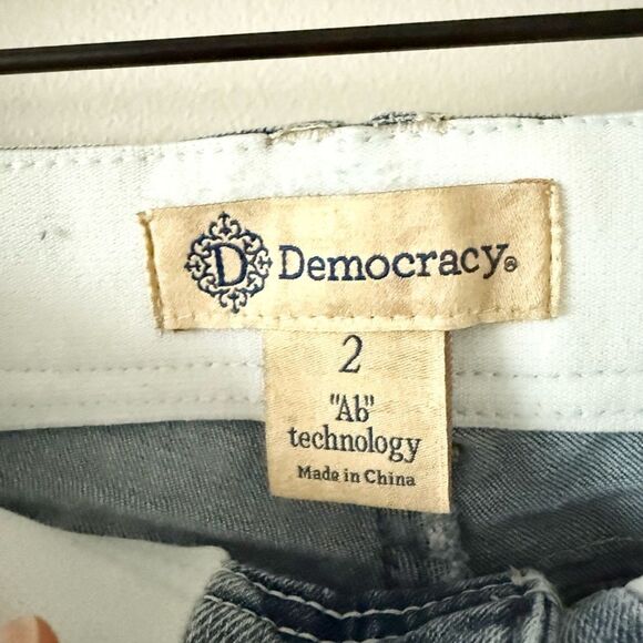 Democracy Elastic Waist Skinny Jeans in Light Wash - Size 2 - Picture 5 of 6